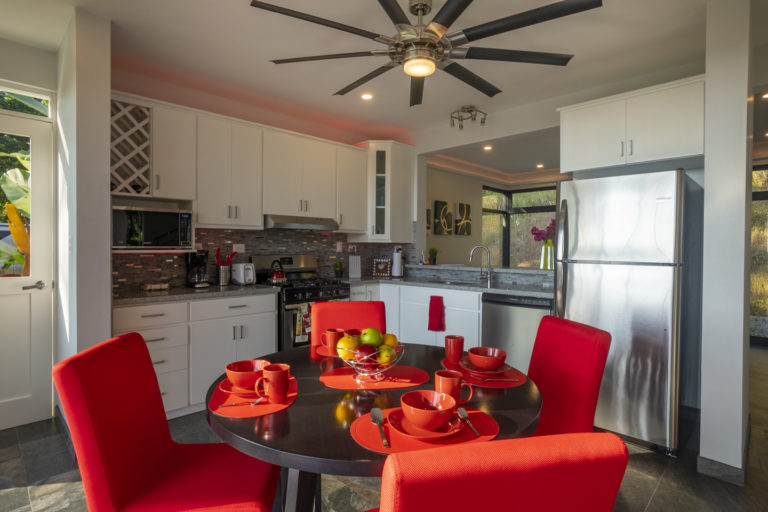 Fully functional and spacious eat-in kitchen